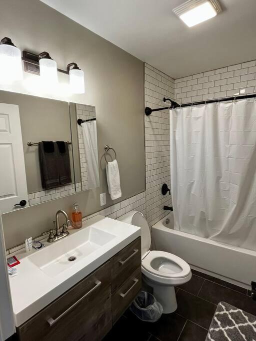 Downtown Albany 2 Bedroom + Workstation @ The Mark Luaran gambar