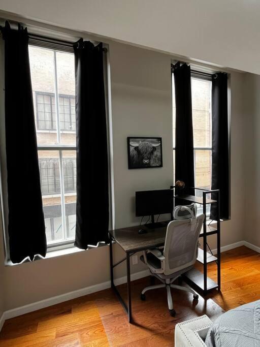 Downtown Albany 2 Bedroom + Workstation @ The Mark Luaran gambar
