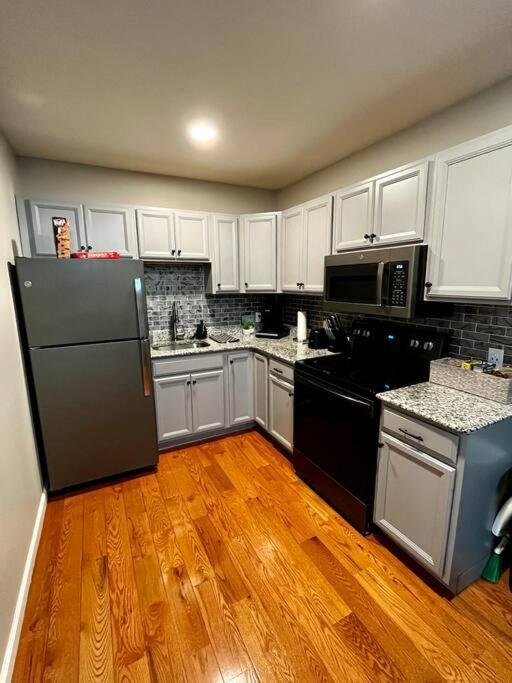 Downtown Albany 2 Bedroom + Workstation @ The Mark Luaran gambar