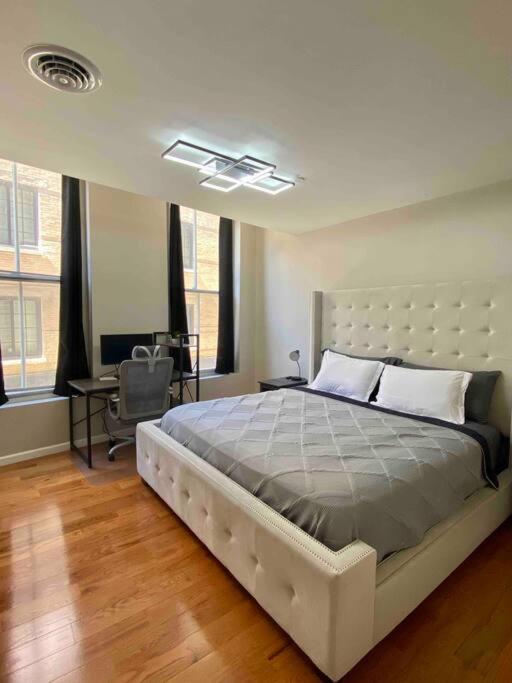 Downtown Albany 2 Bedroom + Workstation @ The Mark Luaran gambar