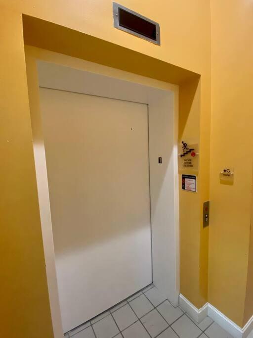 Downtown Albany 2 Bedroom + Workstation @ The Mark Luaran gambar