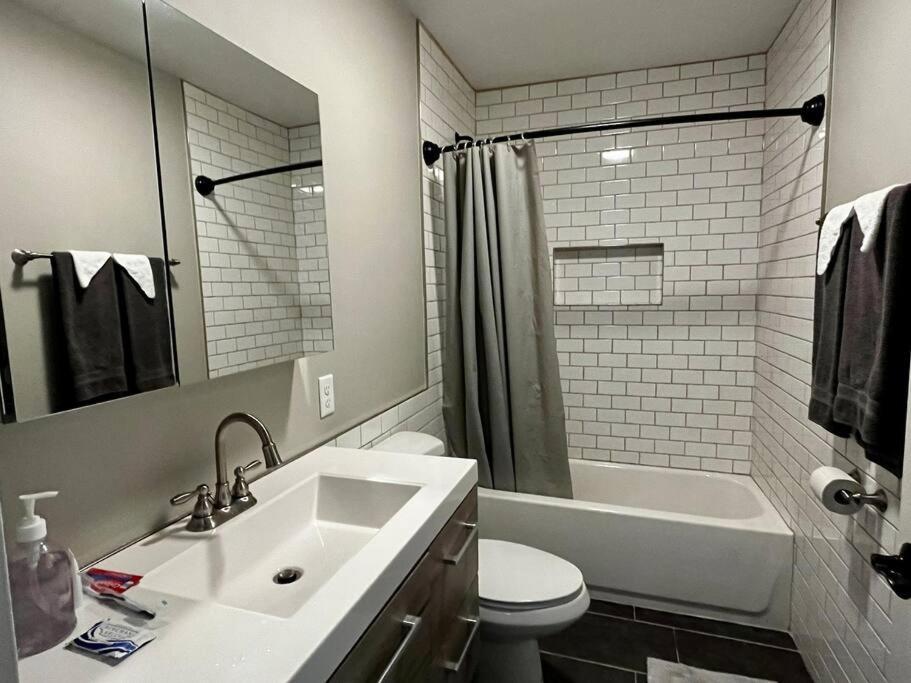 Downtown Albany 2 Bedroom + Workstation @ The Mark Luaran gambar