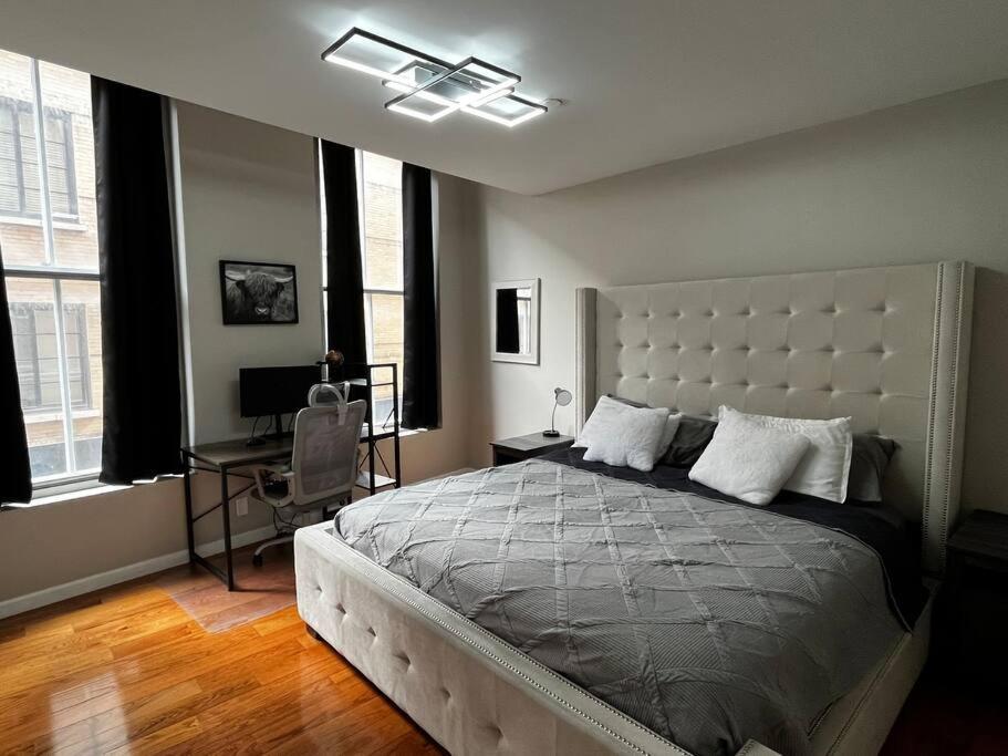 Downtown Albany 2 Bedroom + Workstation @ The Mark Luaran gambar