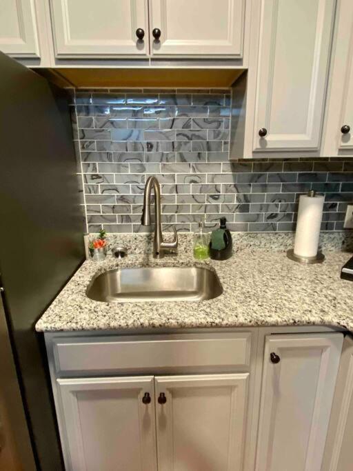 Downtown Albany 2 Bedroom + Workstation @ The Mark Luaran gambar