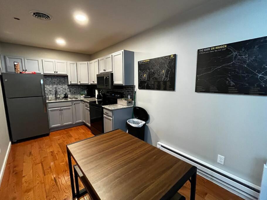 Downtown Albany 2 Bedroom + Workstation @ The Mark Luaran gambar